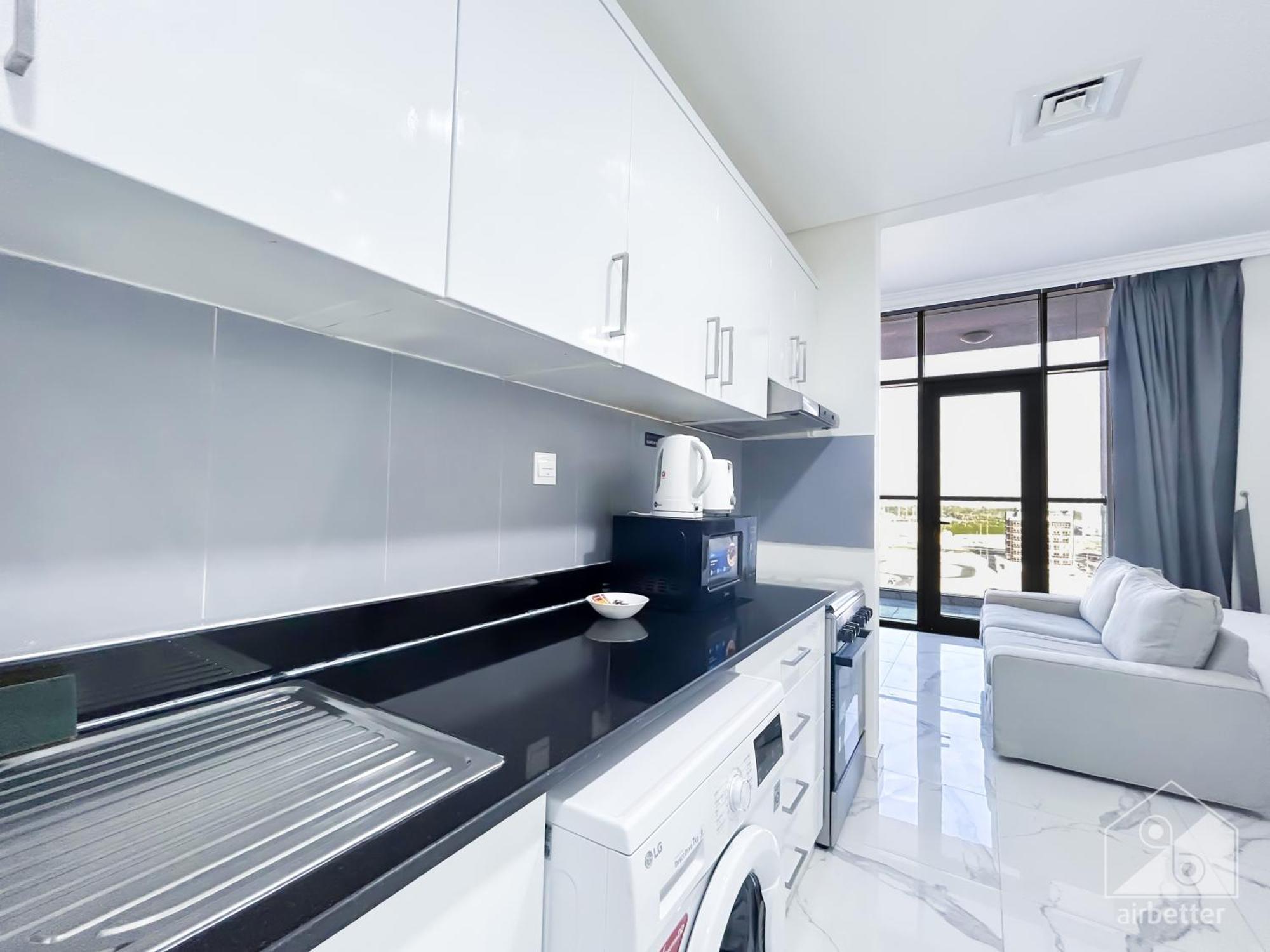 Spacious With Balcony In Al Majan Apartment *