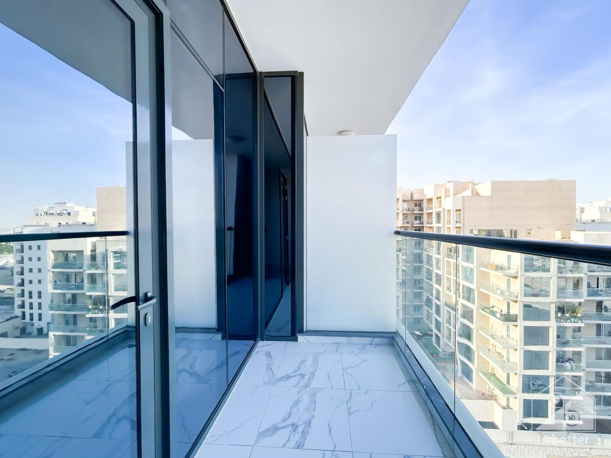 Spacious With Balcony In Al Majan Apartment